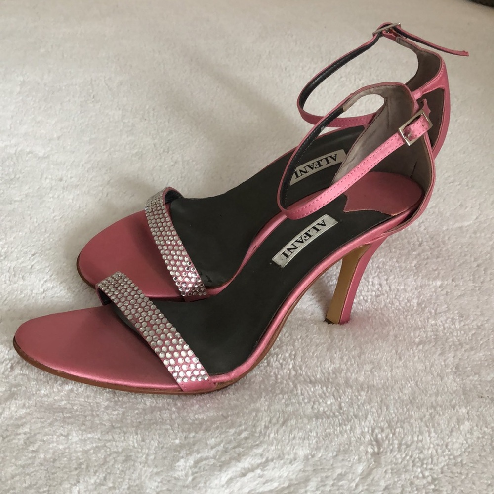 🆕ALFANI 💖🩶Pink Satin & Rhinestone Sandal! Size 7! Vintage! New! Never worn! - Picture 4 of 16